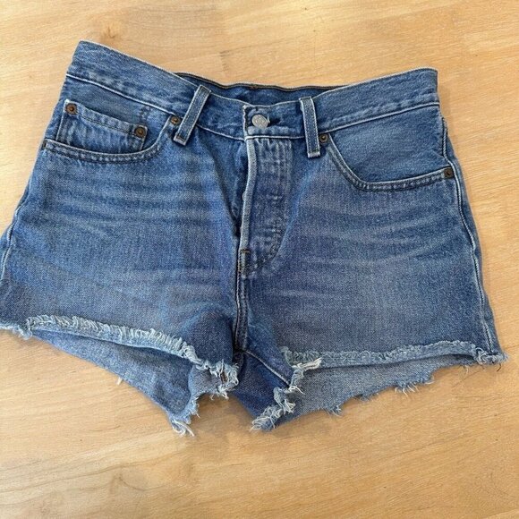 Levis 501 Cutofff Shorts Womens Blue Denim Medium Wash Button Fly Raw Hem Sz 27 - Picture 1 of 10